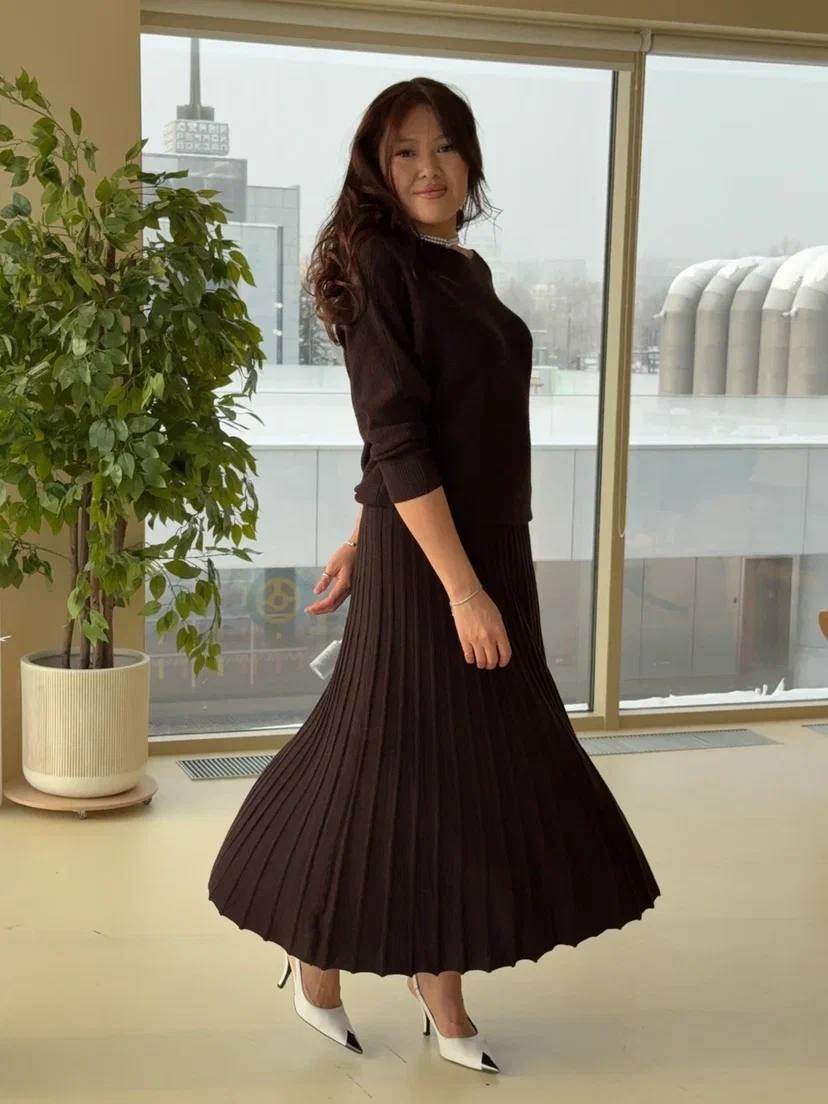 костюм женский вязанный трикотажный с юбкой плиссе,трикотажный костюм с юбкой плиссе,трикотажные костюмы,костюм с юбкой плиссе,костюм с длинной юбкой