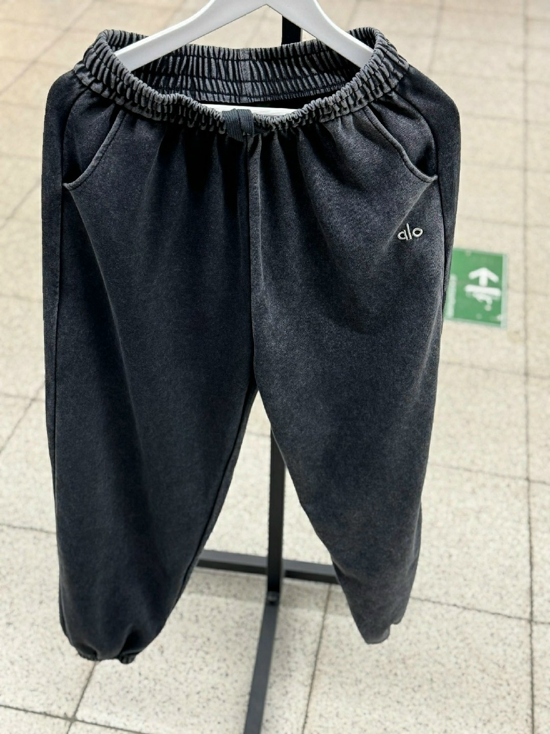 джинсы брюки,спортивные штаны,штаны,спортивные брюки,одежда брюки