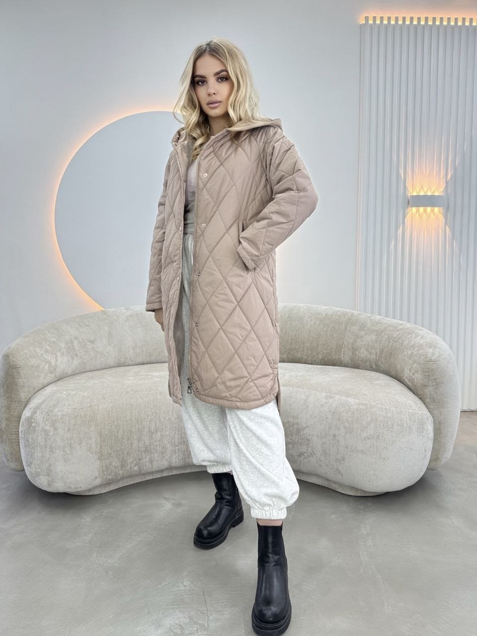демисезонная куртка,куртка женская демисезонная,пальто демисезонное стеганое,пальто стеганое демисезонное с капюшоном оверсайз maxils,стеганое пальто