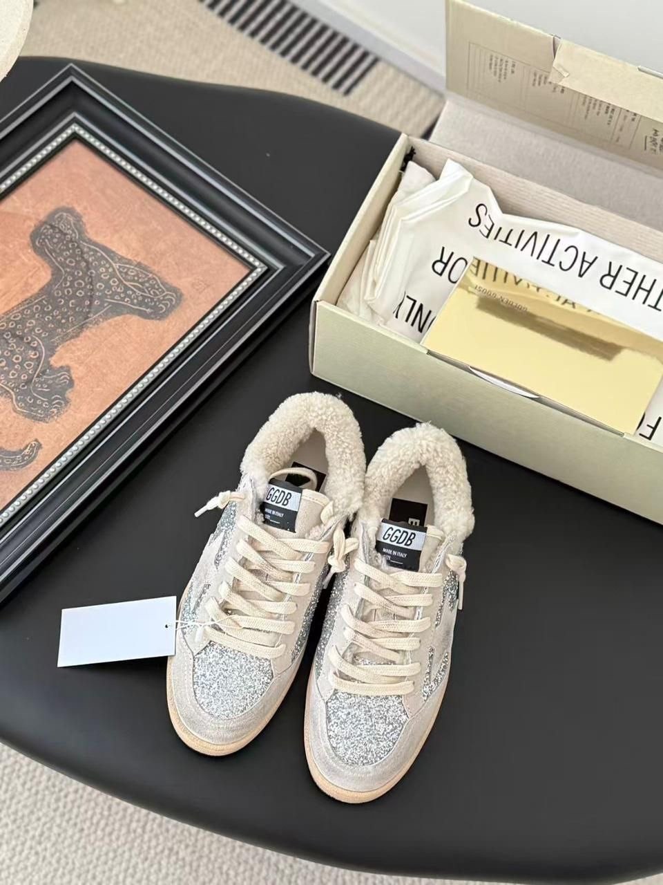 кеды зимние с натуральным мехом golden goose premium shoes,кеды женские golden goose a116527 зимние с мехом серебристые,golden goose кроссовки,женские кожаные кроссовки golden goose ball star premium