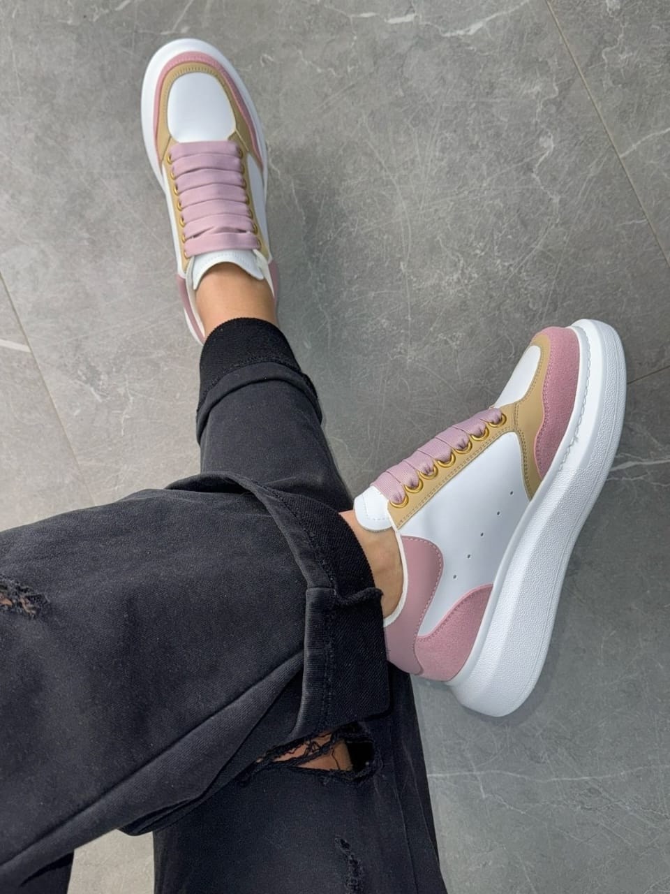 кроссовки alexander mcqueen,кроссовки женские alexander mcqueen,кеды alexander mcqueen,кроссовки alexander mcqueen белые,кроссовки alexander mcqueen oversized белые