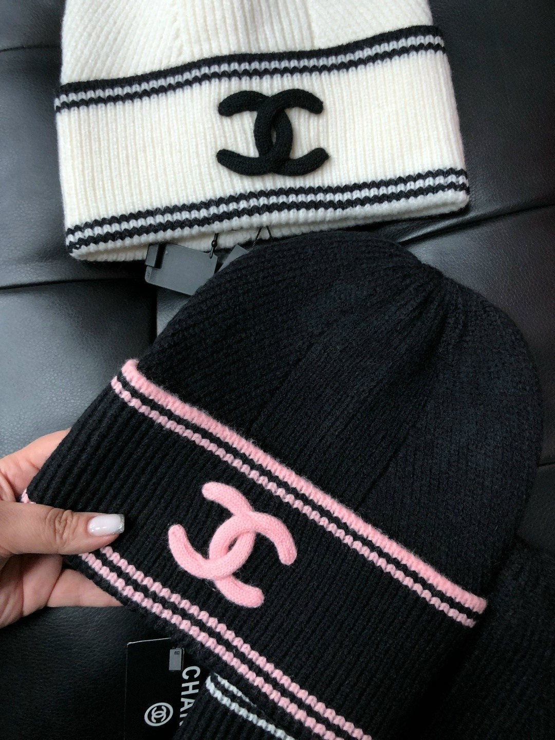 шапка chanel,модная вязаная шапка в стиле chanel copy 1:1,вязаные эластичные шапки bini chanel,шапка шанель,вязаная шапка chanel