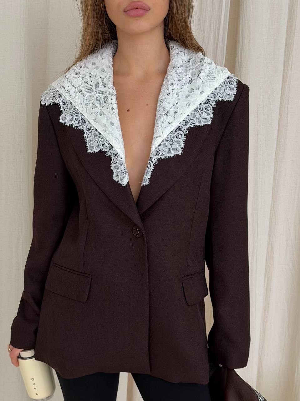 жакет 4forms однобортный приталенный на крючках горький шоколад,кружевной воротник,жакет с кружевным воротом,женская кофта,жакет