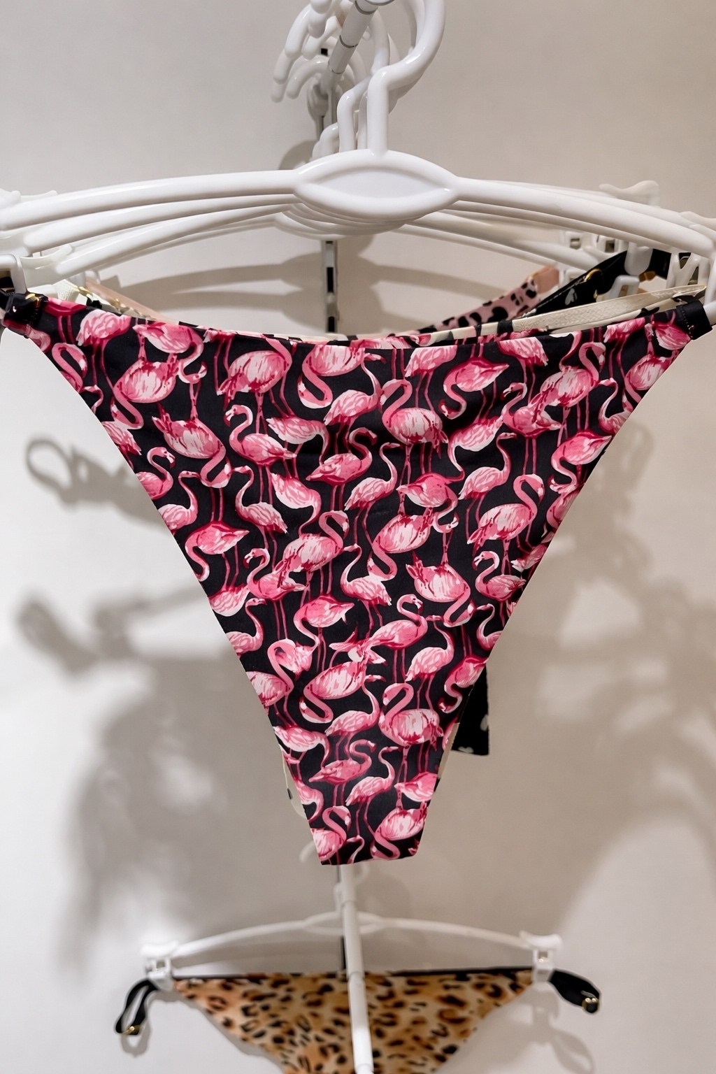 женское нижнее белье,худые девушки,женские трусики сексуальные,девушка,сексуальная нижнее белье