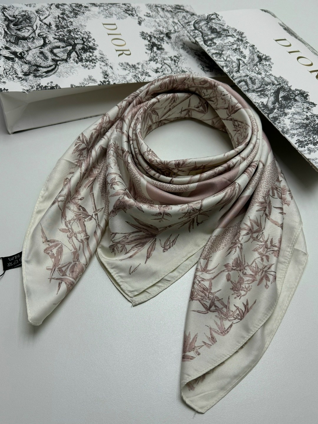 платок шелковый,платок женский,платок dior,платок диор,платок тонкий