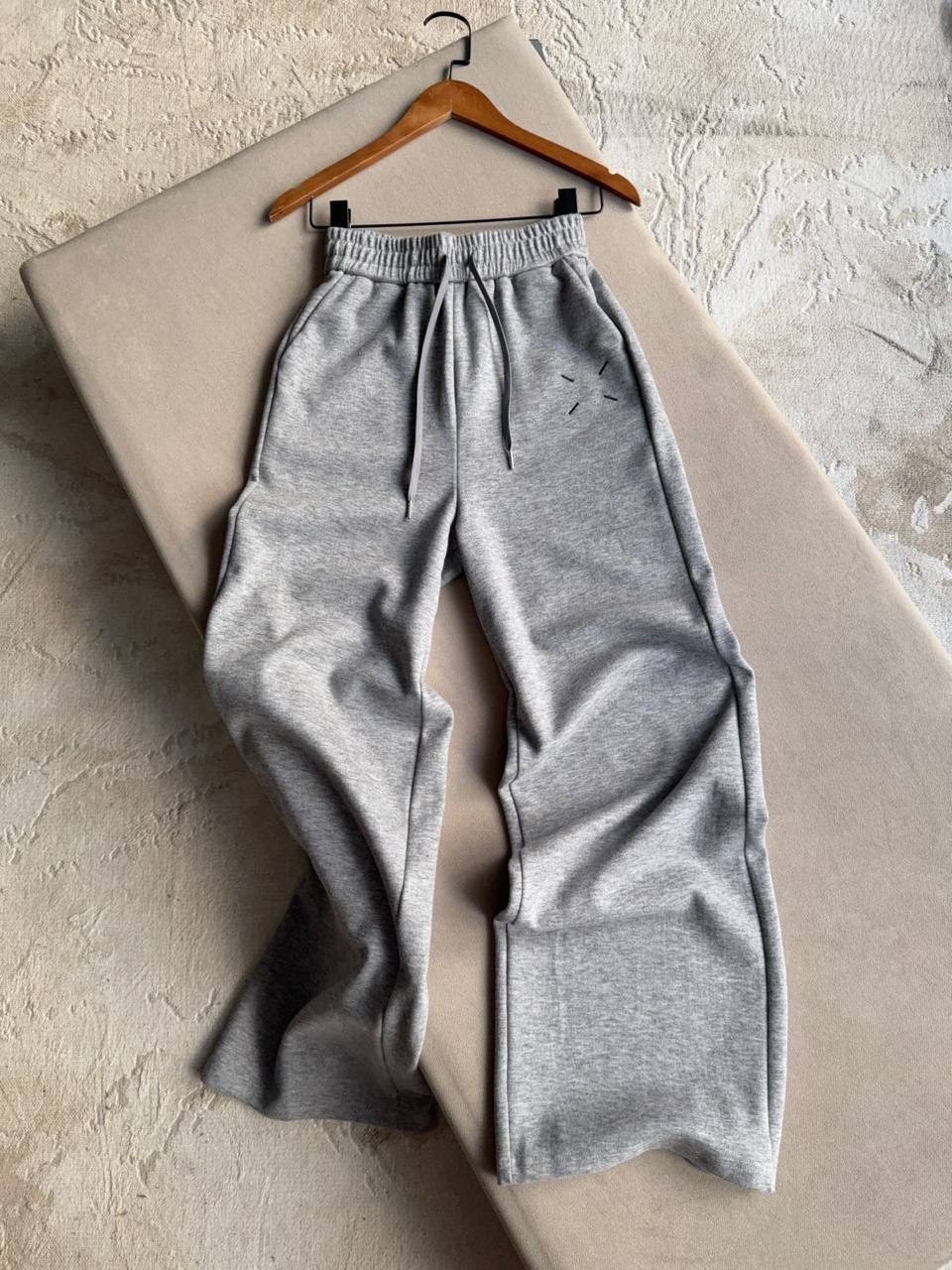 спортивные брюки,широкие брюки,широкие штаны,высокие сапоги