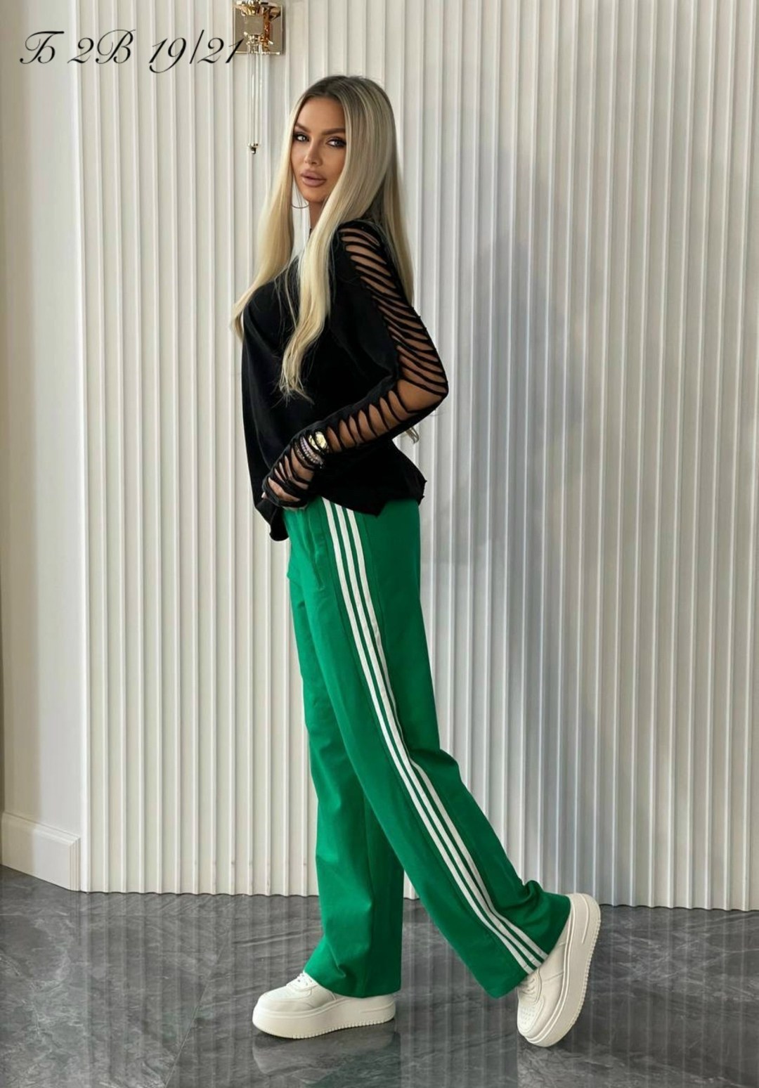 свободные спортивные брюки firebird adidas originals зеленый,adidas originals спортивные брюки,зеленые спортивные брюки adidas originals adicolor firebird,зеленые спортивные брюки adidas originals fir