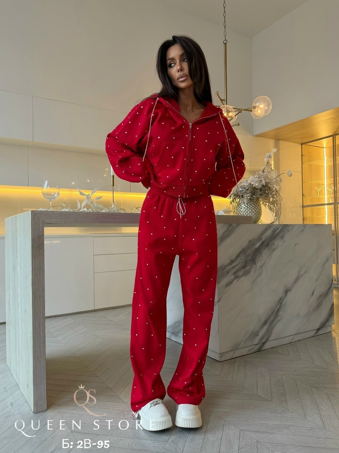 спортивный костюм со стразами,спортивный костюм со стразами emlis,костюм женский спортивный со стразами,костюм трикотажный с капюшоном со стразами aisha comfort,костюм стразы