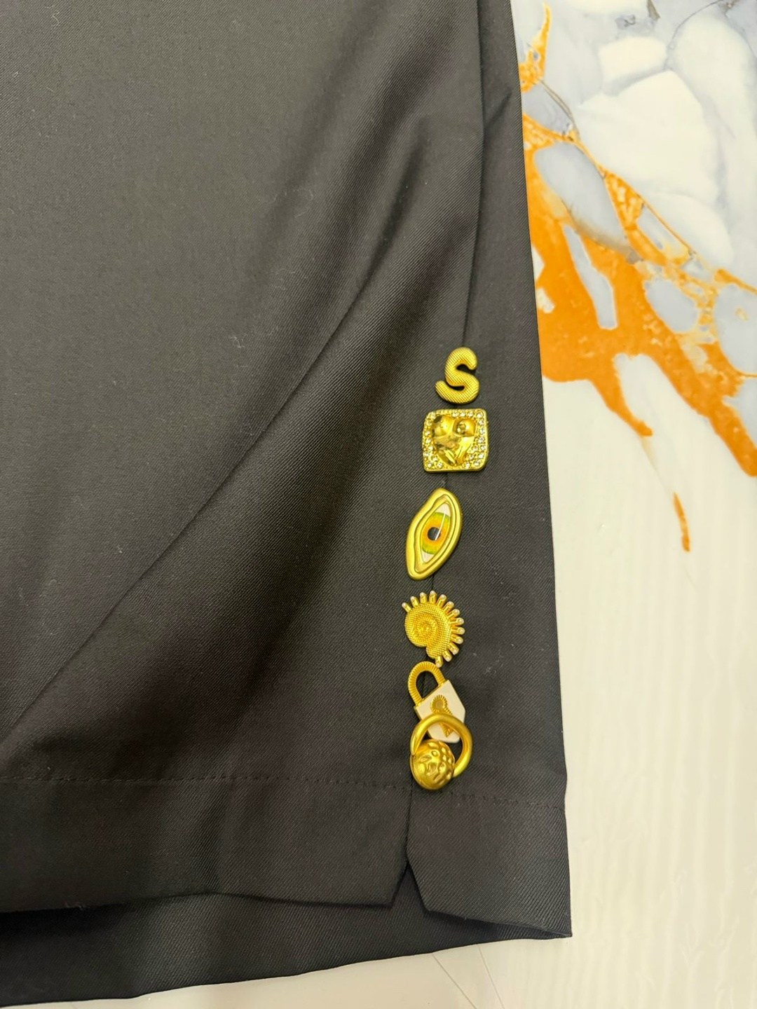 брюки elisabetta franchi черный,брюки emporio armani черный,черные брюки,брюки balmain,модные брюки