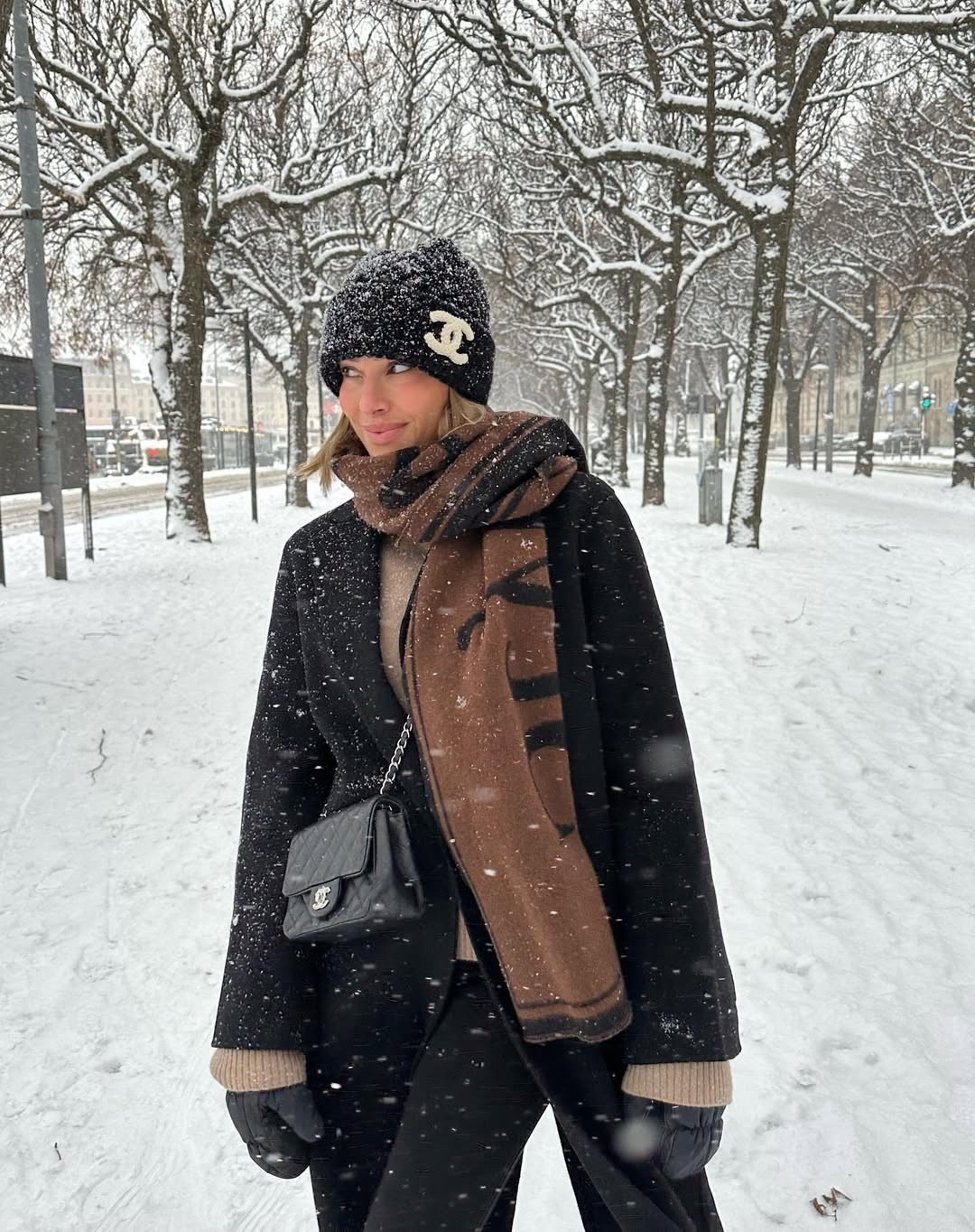 шапка chanel,вязаная шапка chanel,вязаные эластичные шапки bini chanel,шапка шанель,chanel новая осенне-зимняя модная шапка baotou