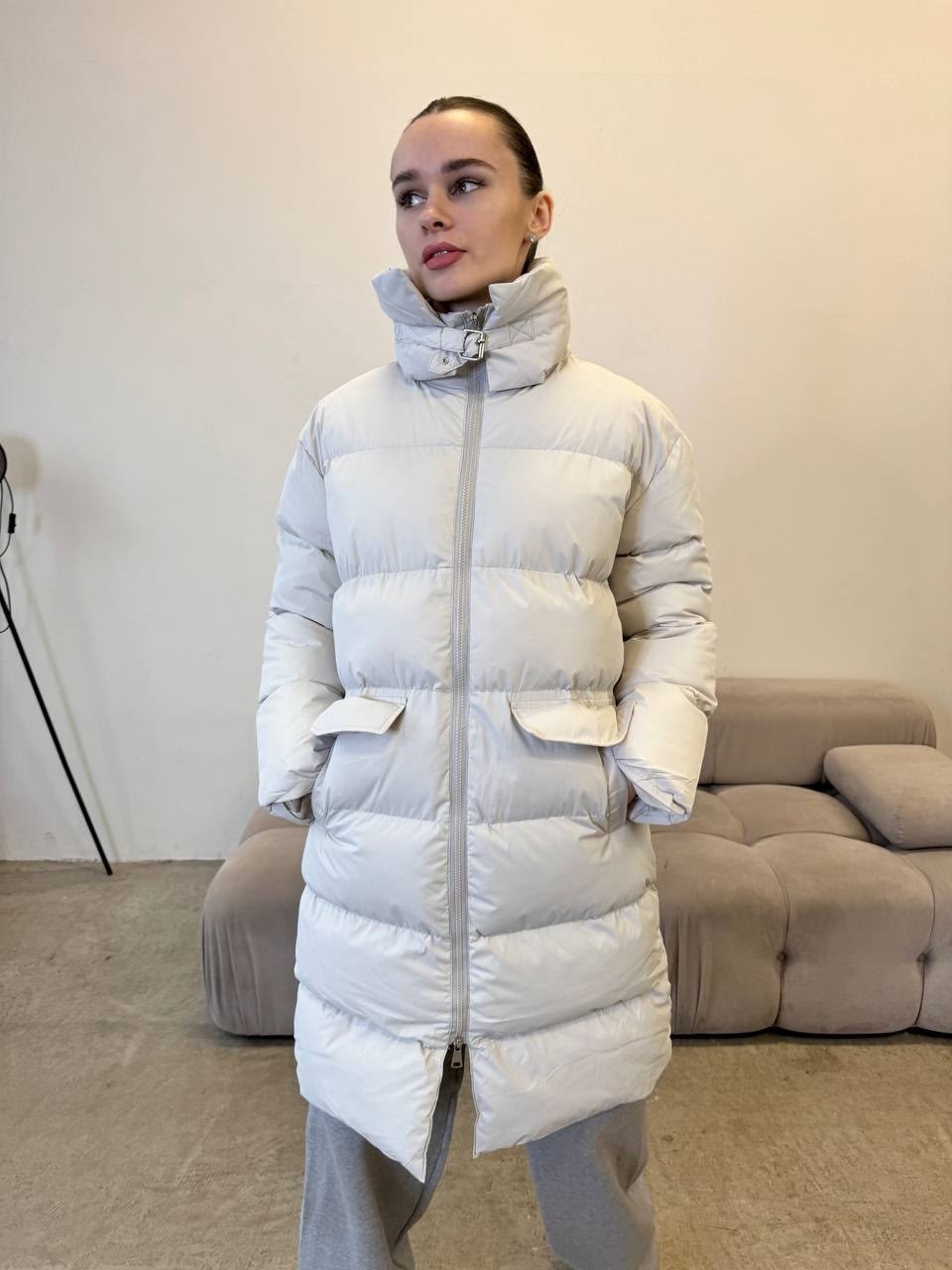 пуховик средней длины,пуховик,женский пуховик,бежевый пуховик,женская зимняя длинная куртка-пуховик 2026 года