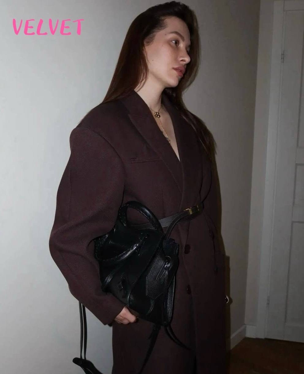 пальто,образ с коричневым пальто,длинные пальто,коричневое пальто,пальто тренд 2026 женское