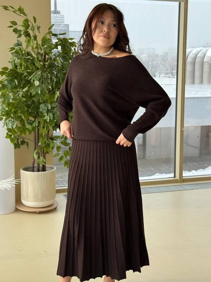 костюм женский вязанный трикотажный с юбкой плиссе,трикотажный костюм с юбкой плиссе,трикотажные костюмы,костюм с юбкой плиссе,костюм с длинной юбкой