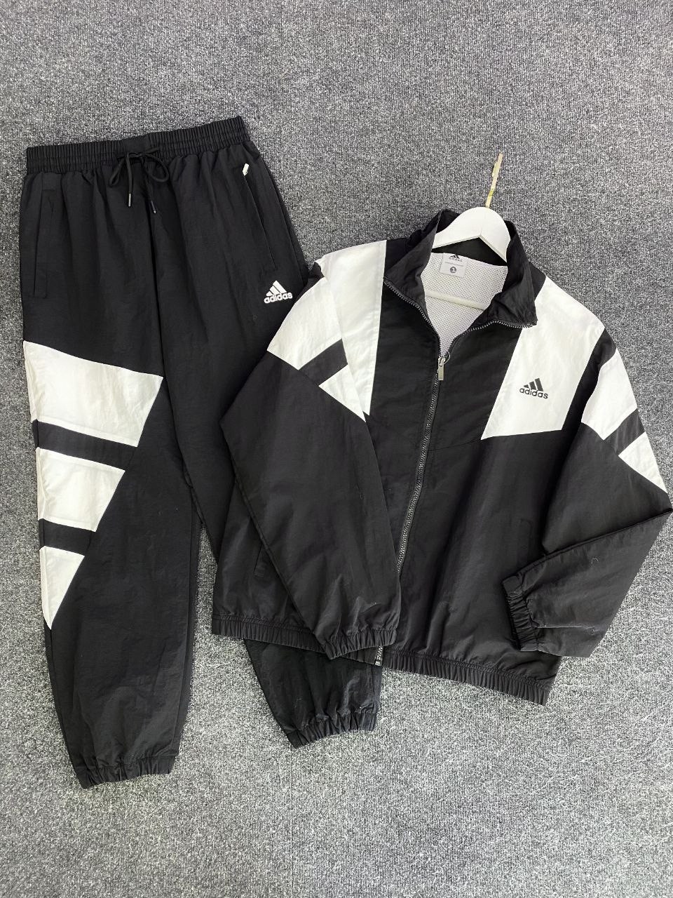спортивный костюм adidas,мужской спортивный костюм adidas,спортивный костюм adidas 90х,ретро спортивный костюм adidas,спортивный костюм мужской адидас из 90 х