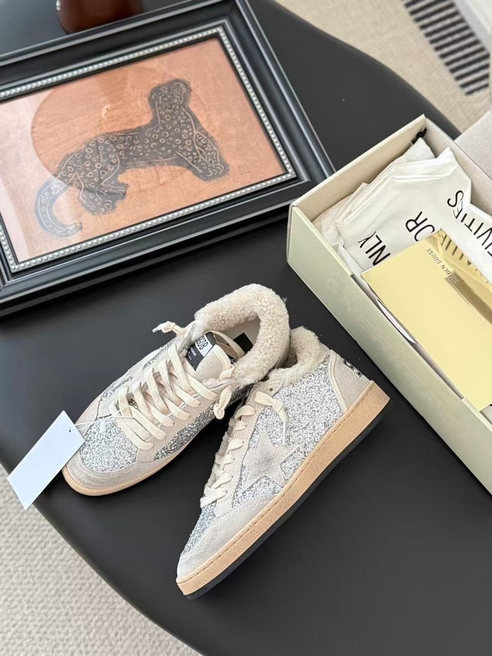 кеды зимние с натуральным мехом golden goose premium shoes,кеды женские golden goose a116527 зимние с мехом серебристые,golden goose кроссовки,женские кожаные кроссовки golden goose ball star premium