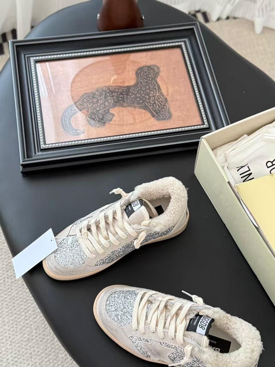 кеды зимние с натуральным мехом golden goose premium shoes,кеды женские golden goose a116527 зимние с мехом серебристые,golden goose кроссовки,женские кожаные кроссовки golden goose ball star premium