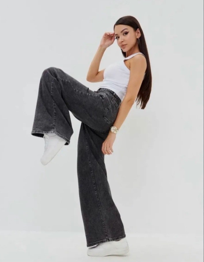 серые джинсы широкие,женские джинсы,джинсы женский серый,джинсы женские клеш от бедра,джинсы женские широкие