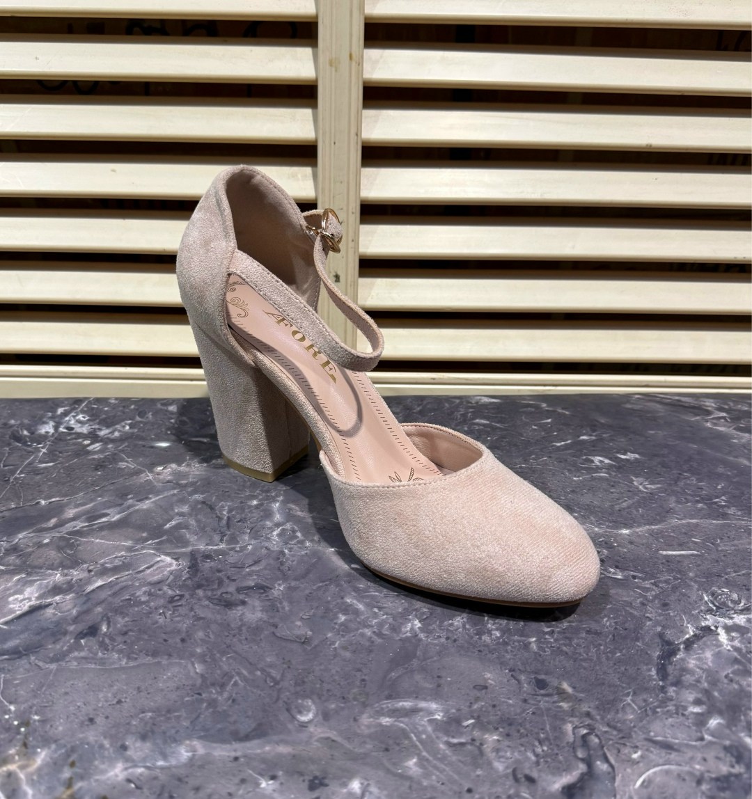 туфли женские,,каблуки туфли,бежевые туфли на маленьком каблуке,бежевые туфли на толстом каблуке