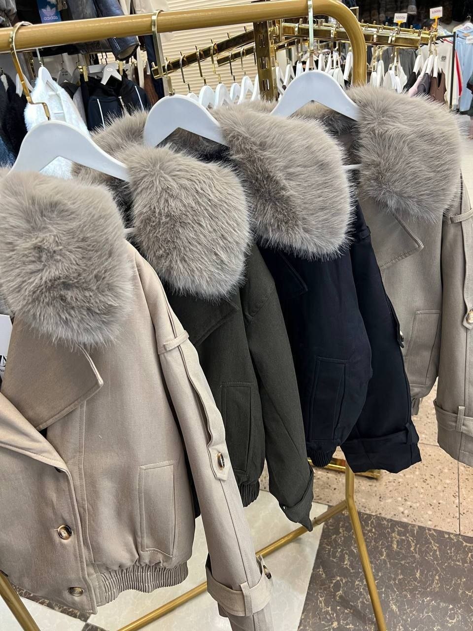 куртка с мехом,меховая куртка,женская парка на натуральном меху укороченная куртка с лисьим мехом,женский пуховик из лисьего меха 2026,теплая куртка