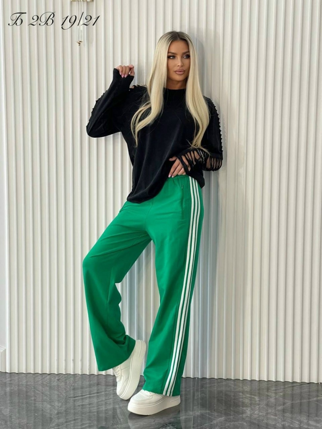 свободные спортивные брюки firebird adidas originals зеленый,adidas originals спортивные брюки,зеленые спортивные брюки adidas originals adicolor firebird,зеленые спортивные брюки adidas originals fir