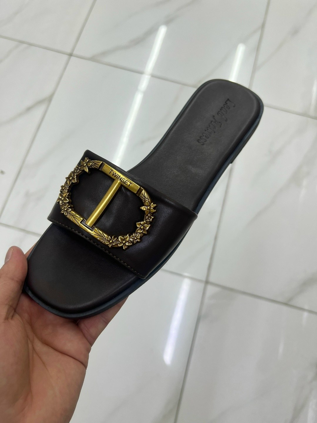 ,женские шлепанцы,модные шлепанцы,шлепки женские,сандалии женские