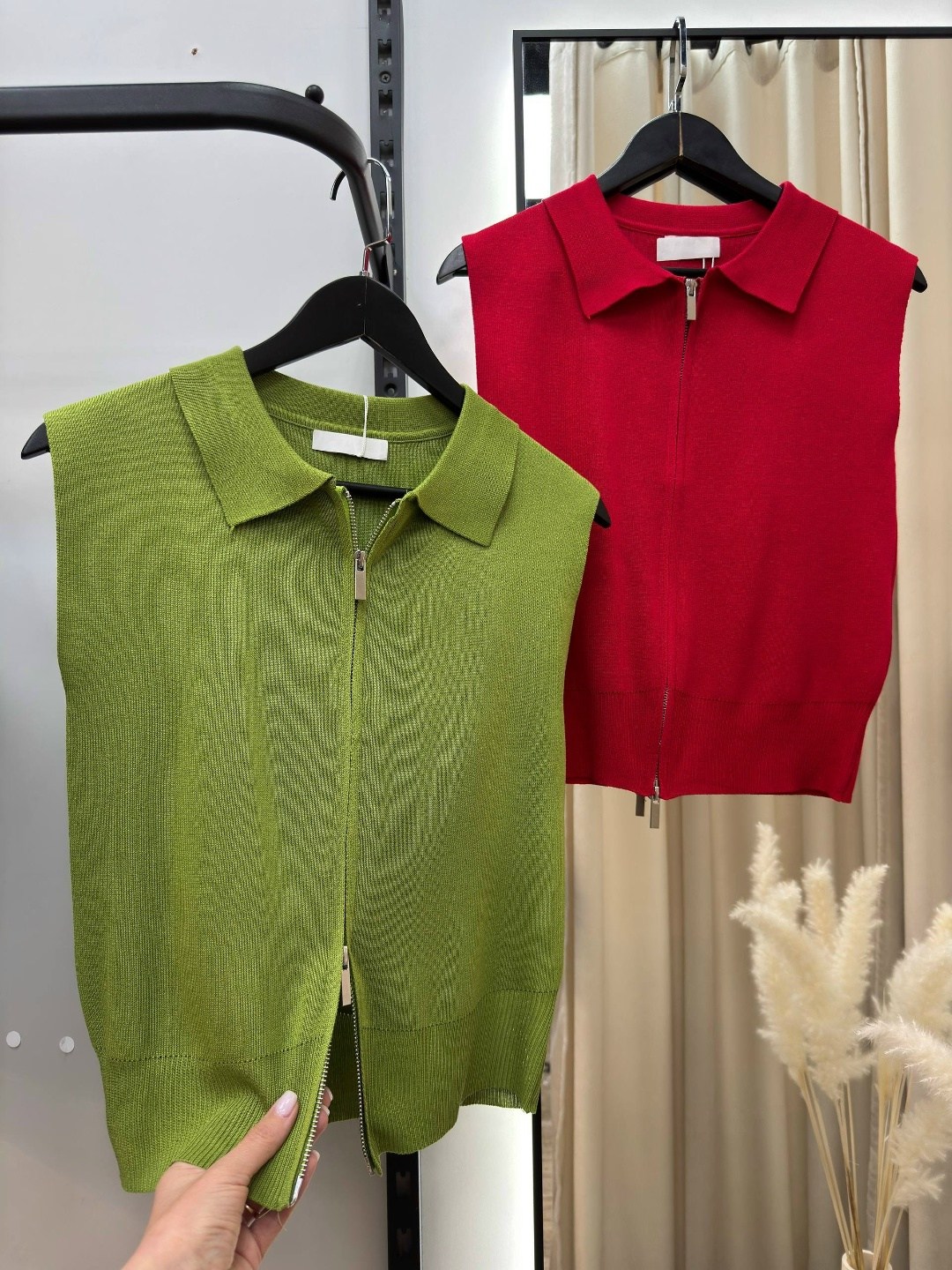 вязаные жилеты,трикотажный жилет,жилет женский трикотажный,кофта женская,трикотажная без рукавов