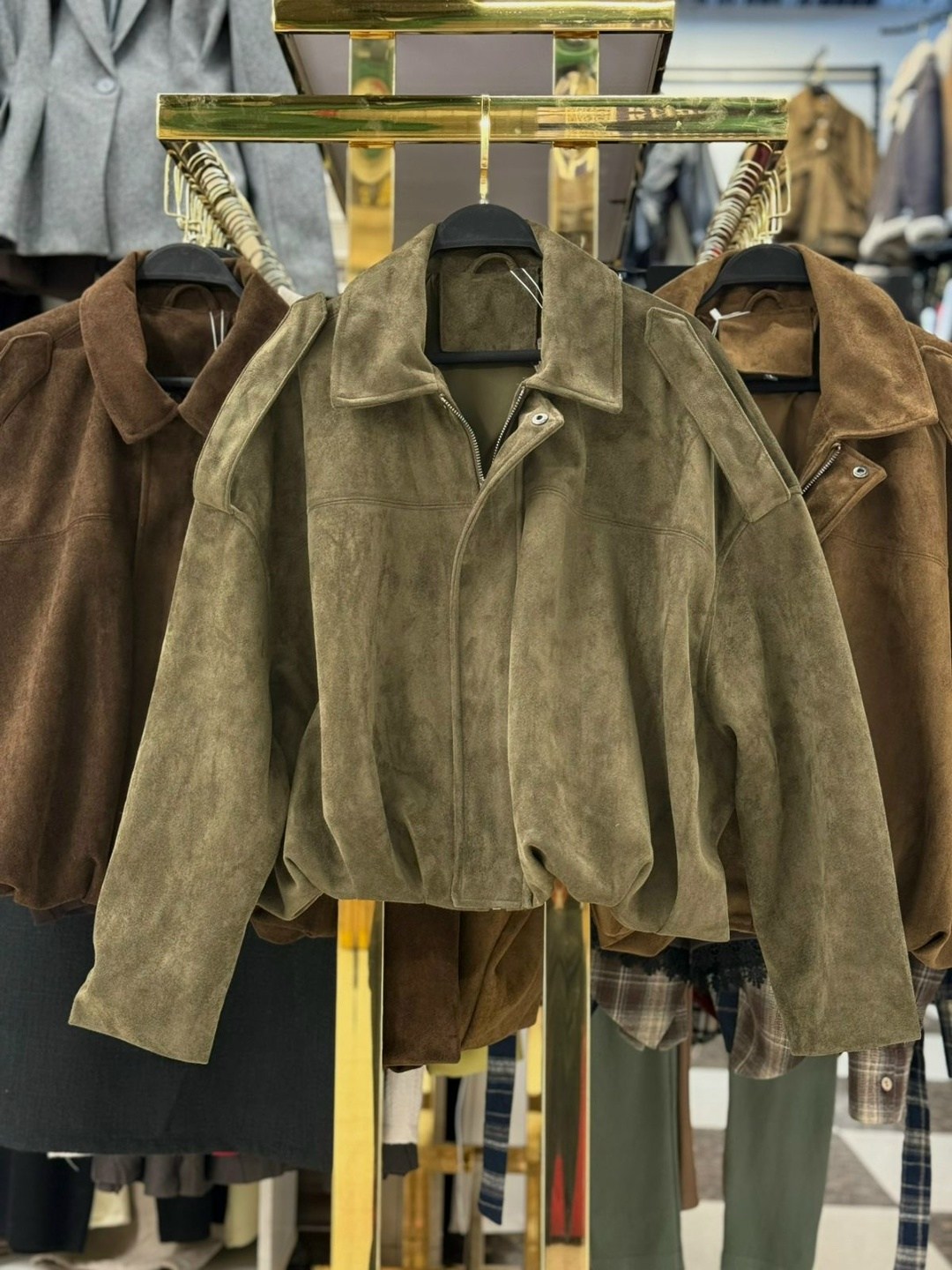 куртка из натуральной замши,куртка замшевая,трендовая модель куртки из натур замши,куртка замшевая женская,куртка бомбер