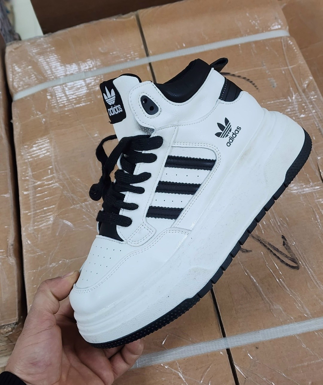 женские кроссовки adidas,кроссовки адидас на высокой подошве,кроссовки зимние adidas,черно-белые кроссовки adidas originals forum mid,кроссовки высокие adidas originals forum mid белый/черный