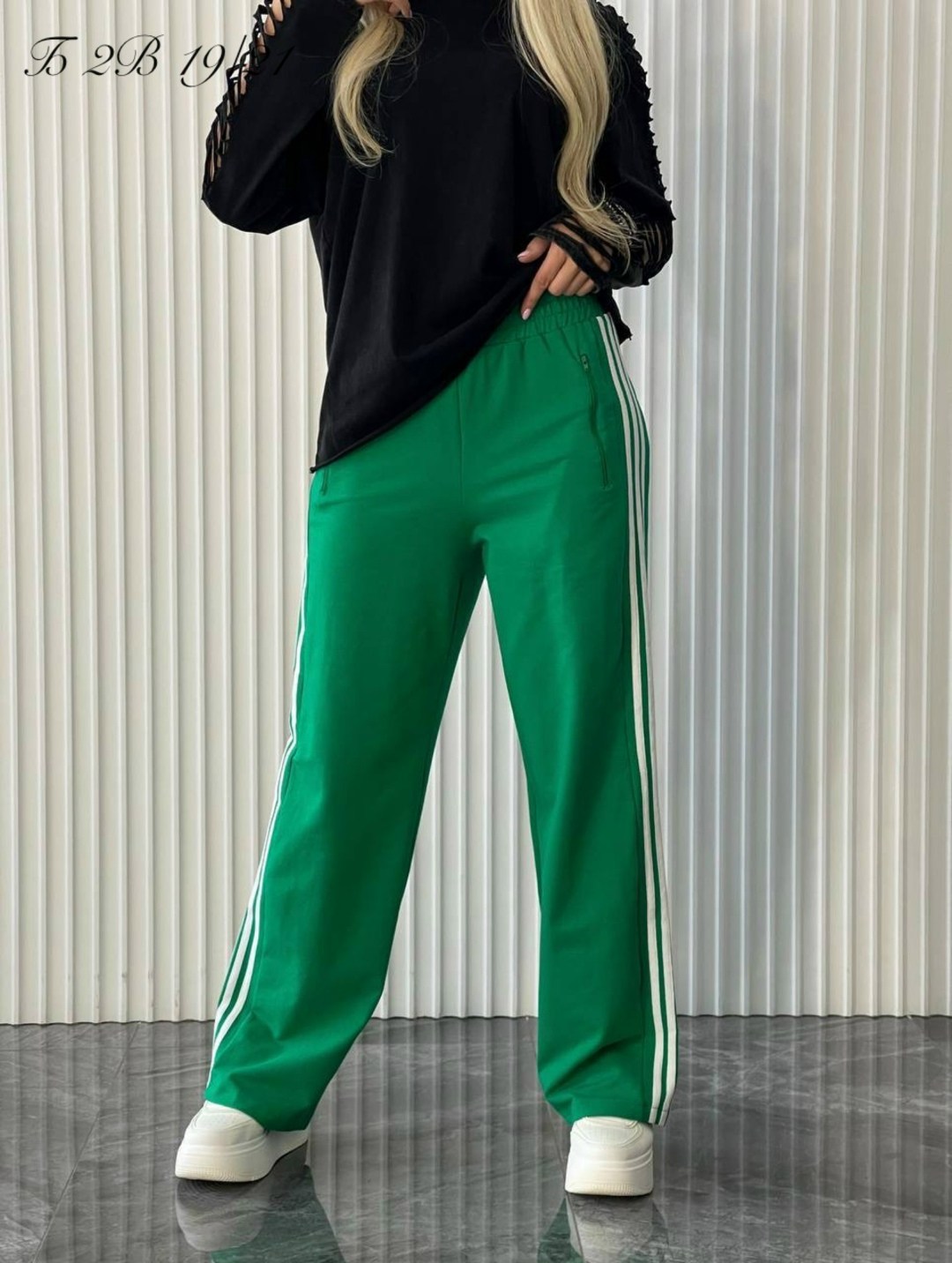 свободные спортивные брюки firebird adidas originals зеленый,adidas originals спортивные брюки,зеленые спортивные брюки adidas originals adicolor firebird,зеленые спортивные брюки adidas originals fir