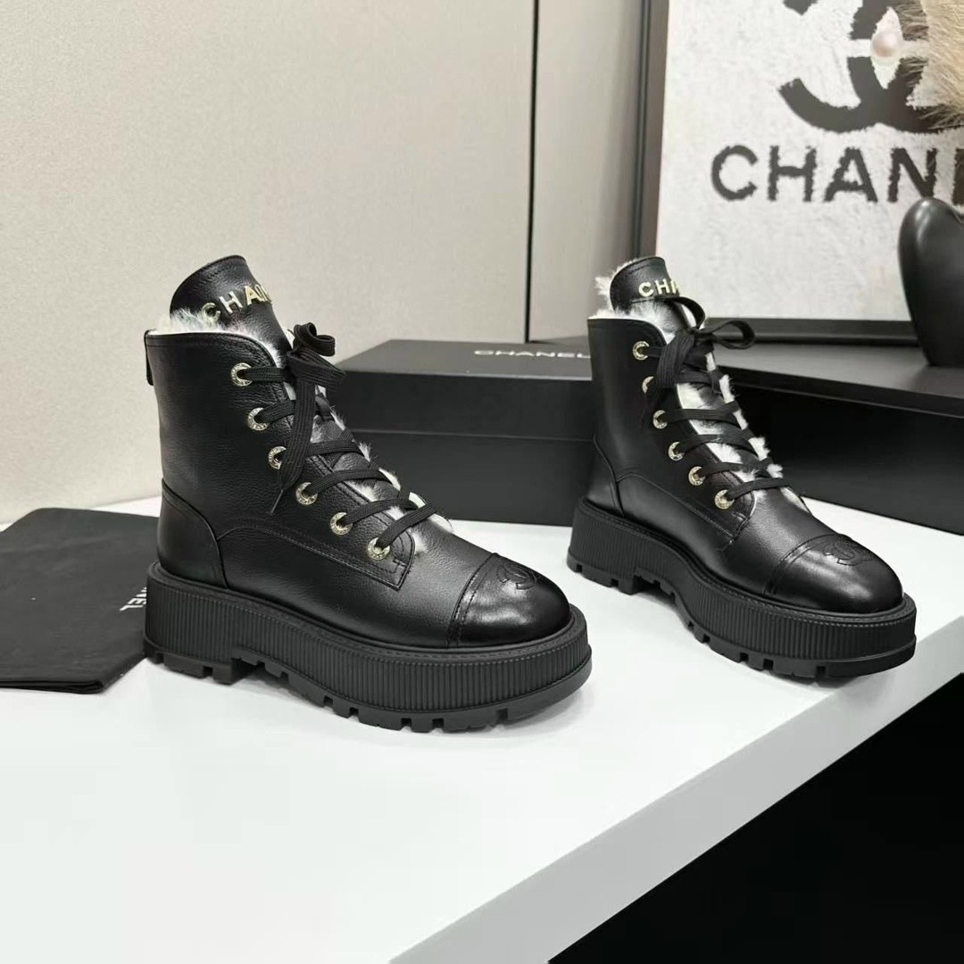 ботинки женские chanel,ботинки chanel,зимние черные кожаные высокие ботинки chanel с мехом,шанель ботинки,