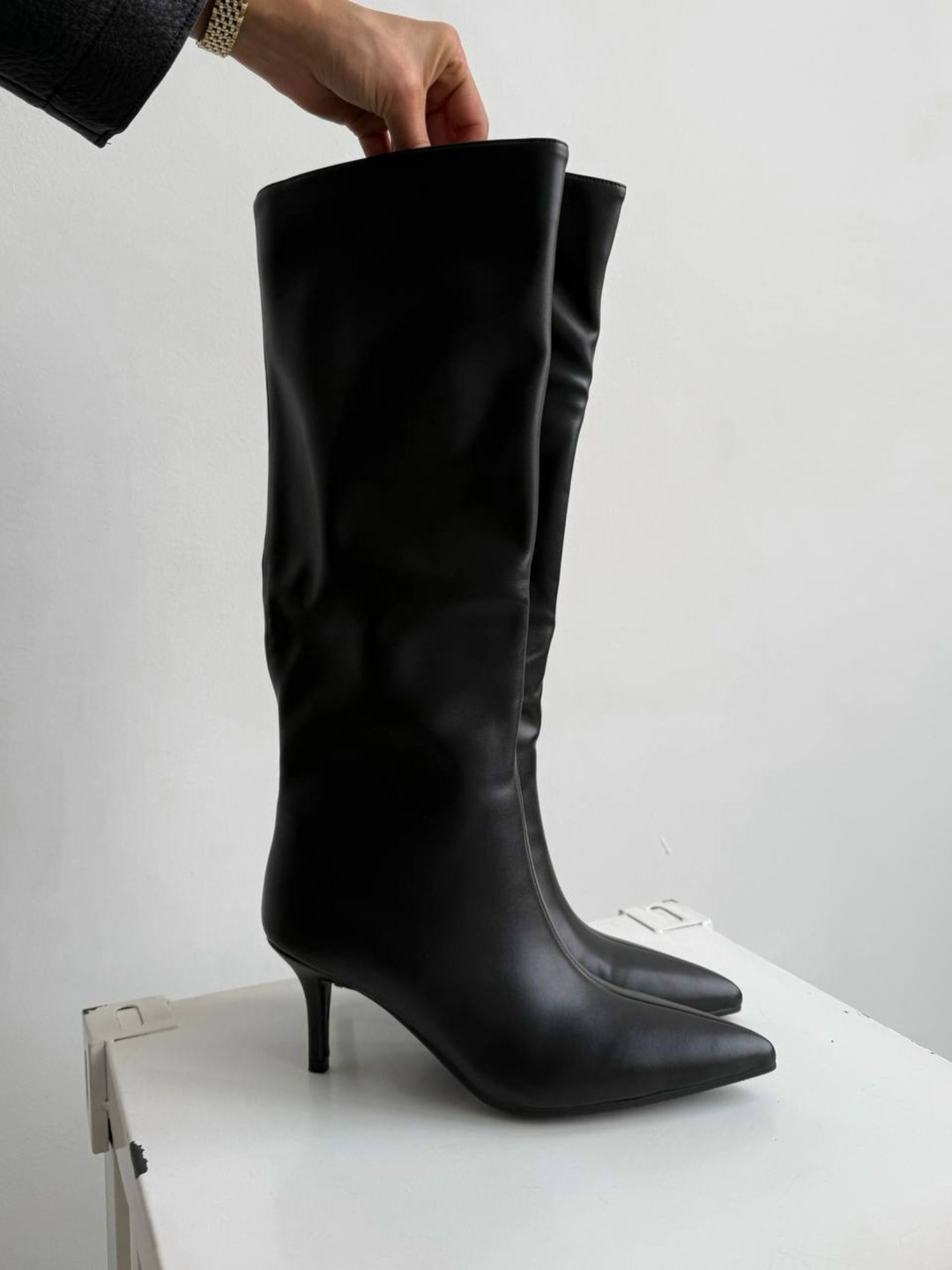 модели обуви,кожаная куртка,кожаные сапоги,женская ,ботфорты женские