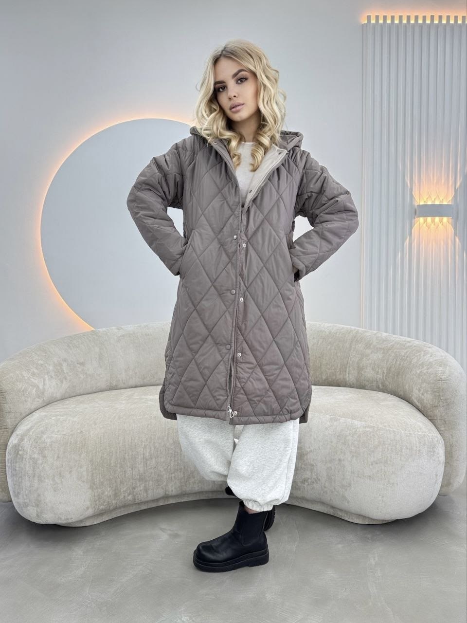 демисезонная куртка,куртка женская демисезонная,пальто демисезонное стеганое,пальто стеганое демисезонное с капюшоном оверсайз maxils,стеганое пальто
