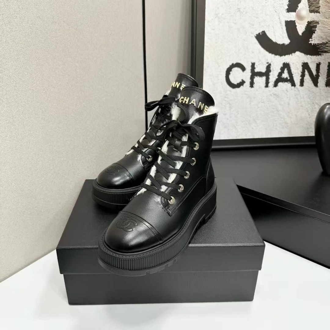 ботинки женские chanel,ботинки chanel,зимние черные кожаные высокие ботинки chanel с мехом,шанель ботинки,