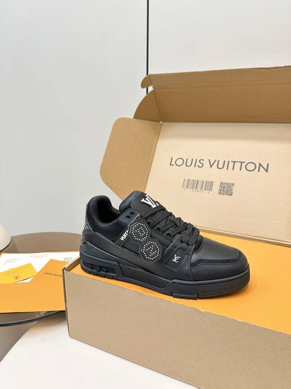 кроссовки louis vuitton мужские,кроссовки louis vuitton trainer,кроссовки louis vuitton,мужские кроссовки louis vuitton trainer черные,премиальные кроссовки louis vuitton