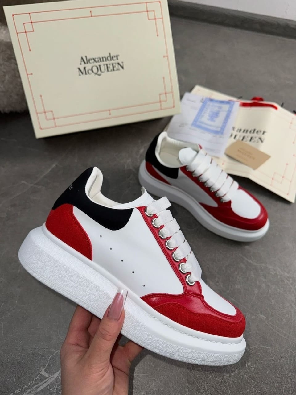 кроссовки alexander mcqueen,кроссовки женские alexander mcqueen,кеды alexander mcqueen,кроссовки alexander mcqueen белые,кроссовки alexander mcqueen oversized белые