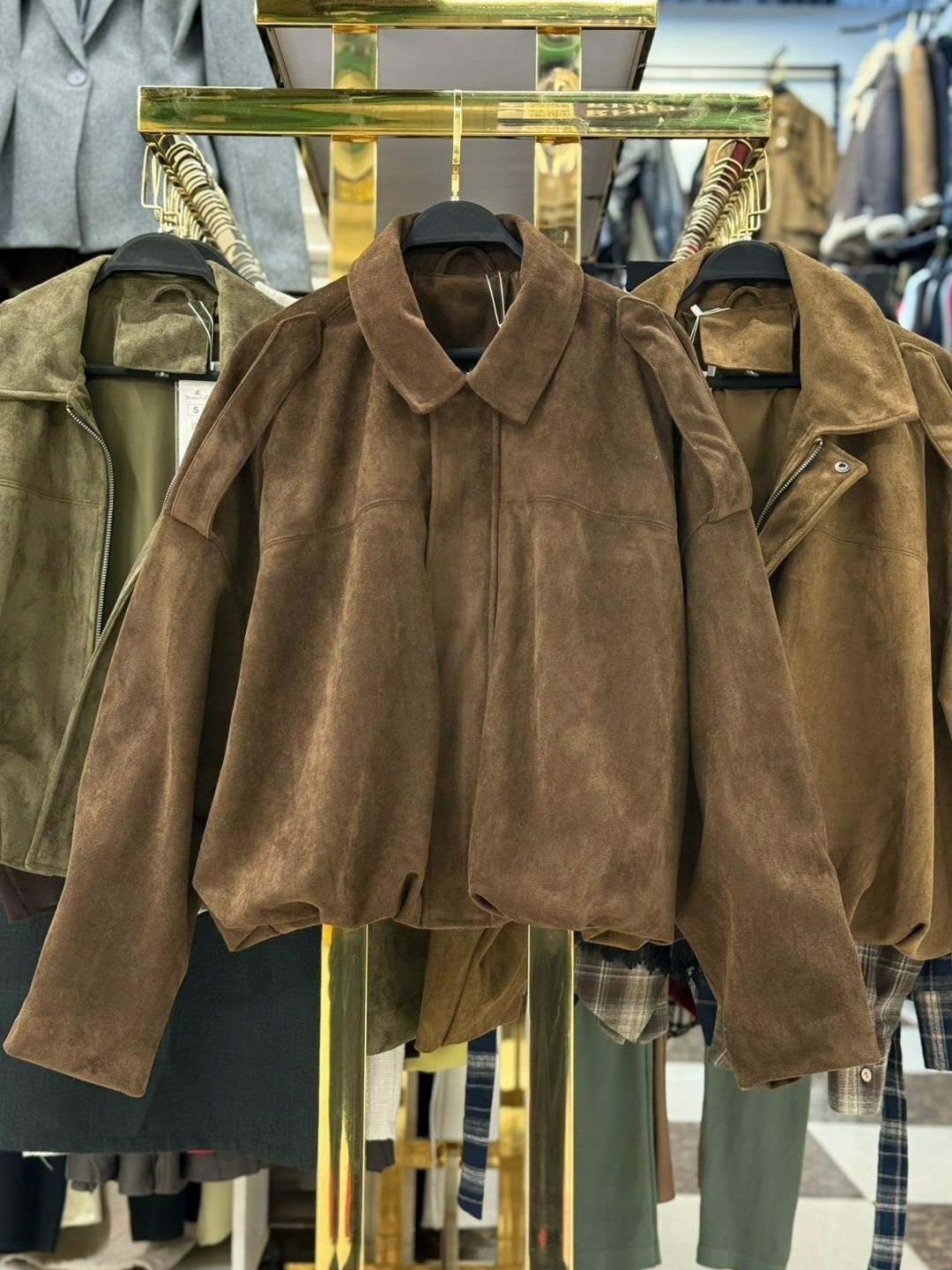 куртка из натуральной замши,куртка замшевая,трендовая модель куртки из натур замши,куртка замшевая женская,куртка бомбер