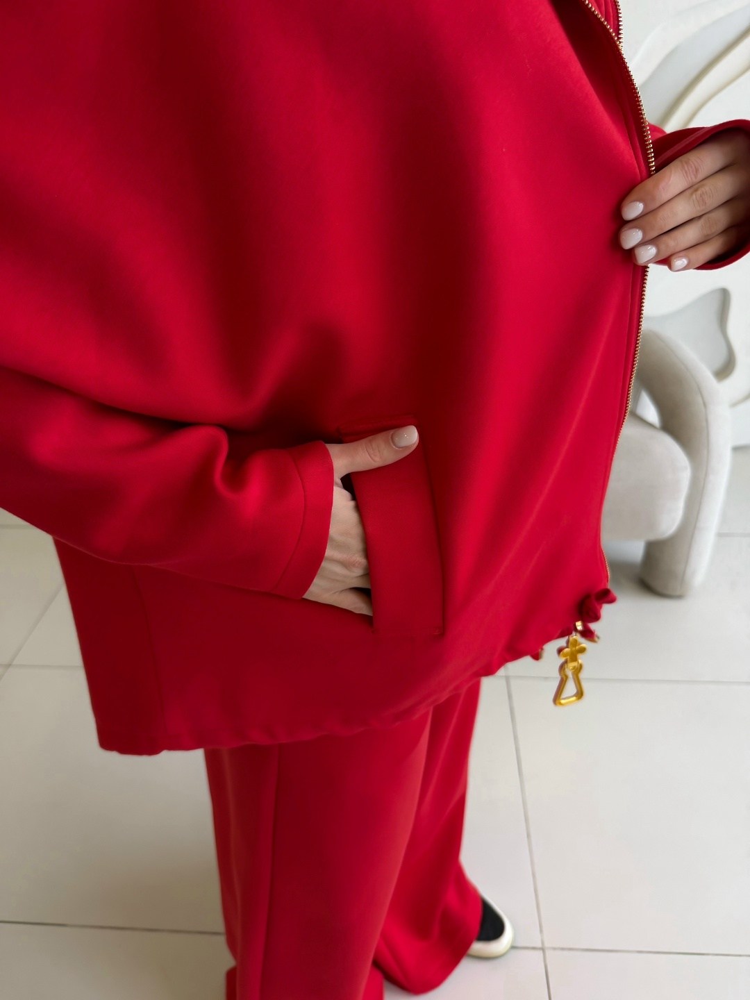 костюм с капюшоном и брюками палаццо из качественного футера twok 300912 красный,костюм dilanavip 2065 красный,стильный костюм,костюм брючный 3921 люше,костюм dilana vip 2065 красный