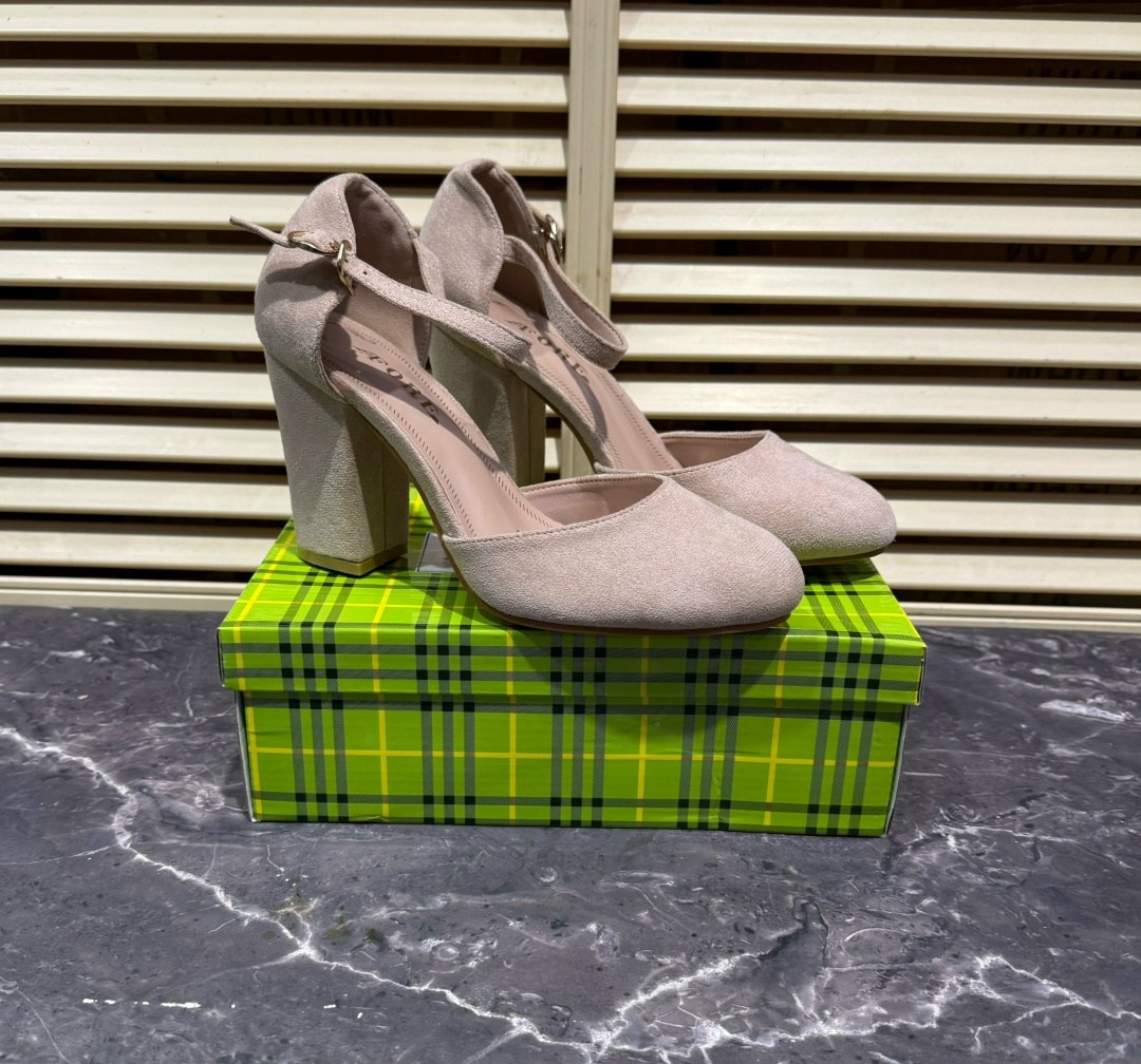 ,бежевые замшевые туфли,босоножки замшевые,туфли бежевые,туфли лодочки на широком каблуке