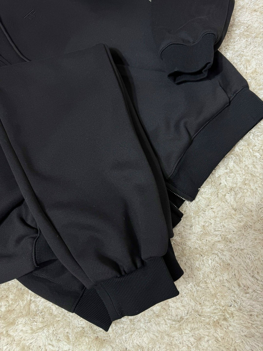 спортивный костюм brunello cucinelli,спортивный костюм dolce gabbana,мужской спортивный костюм,спортивные костюмы,спортивный костюм dolce gabbana оригинал