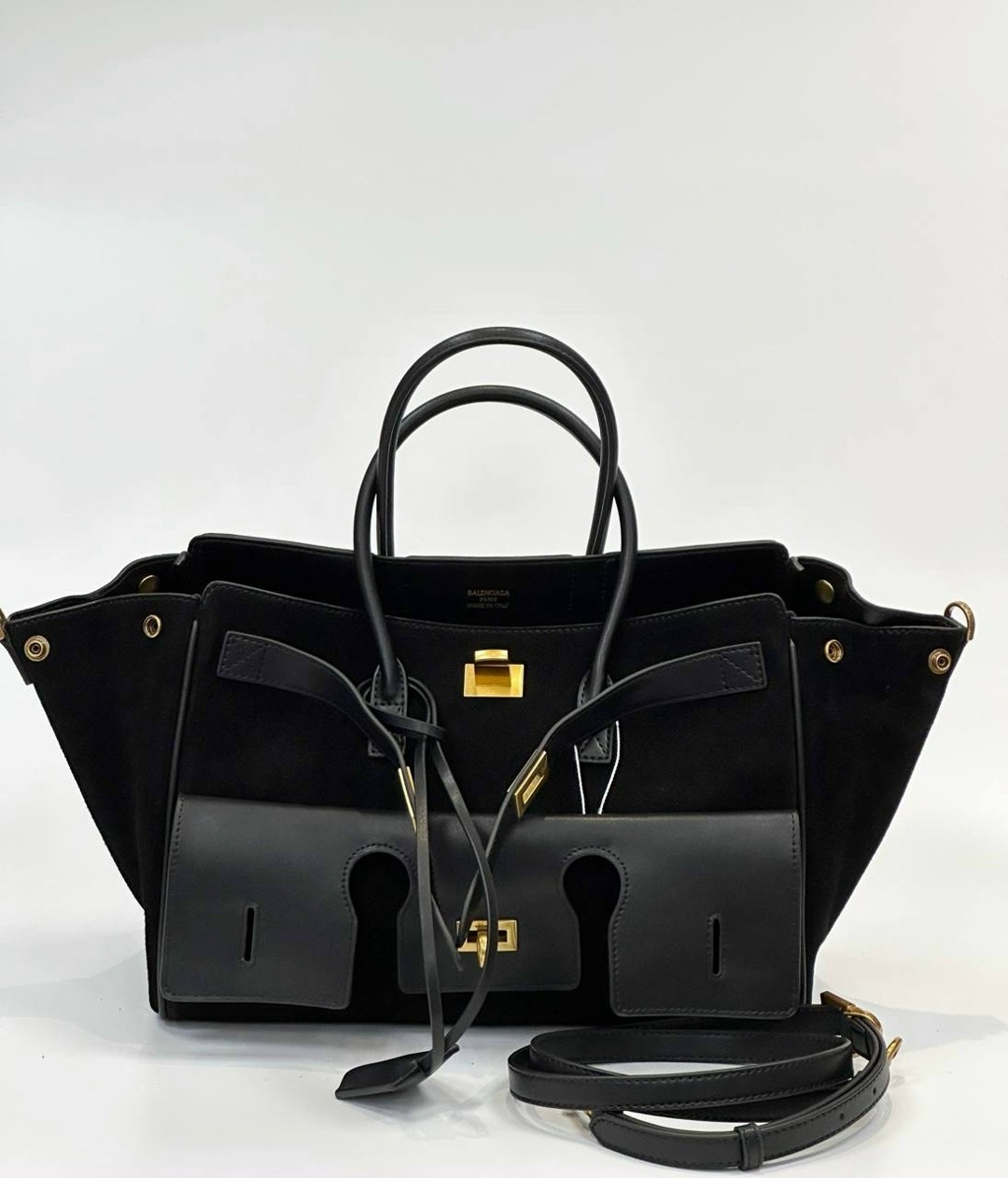 женская сумка из натуральной замши и кожи от balenciaga,сумка balenciaga bel air женская замшевая vera pelle,сумка женская,женская замшевая сумка balenciaga коричневая с кожаными вставками,сумка из на