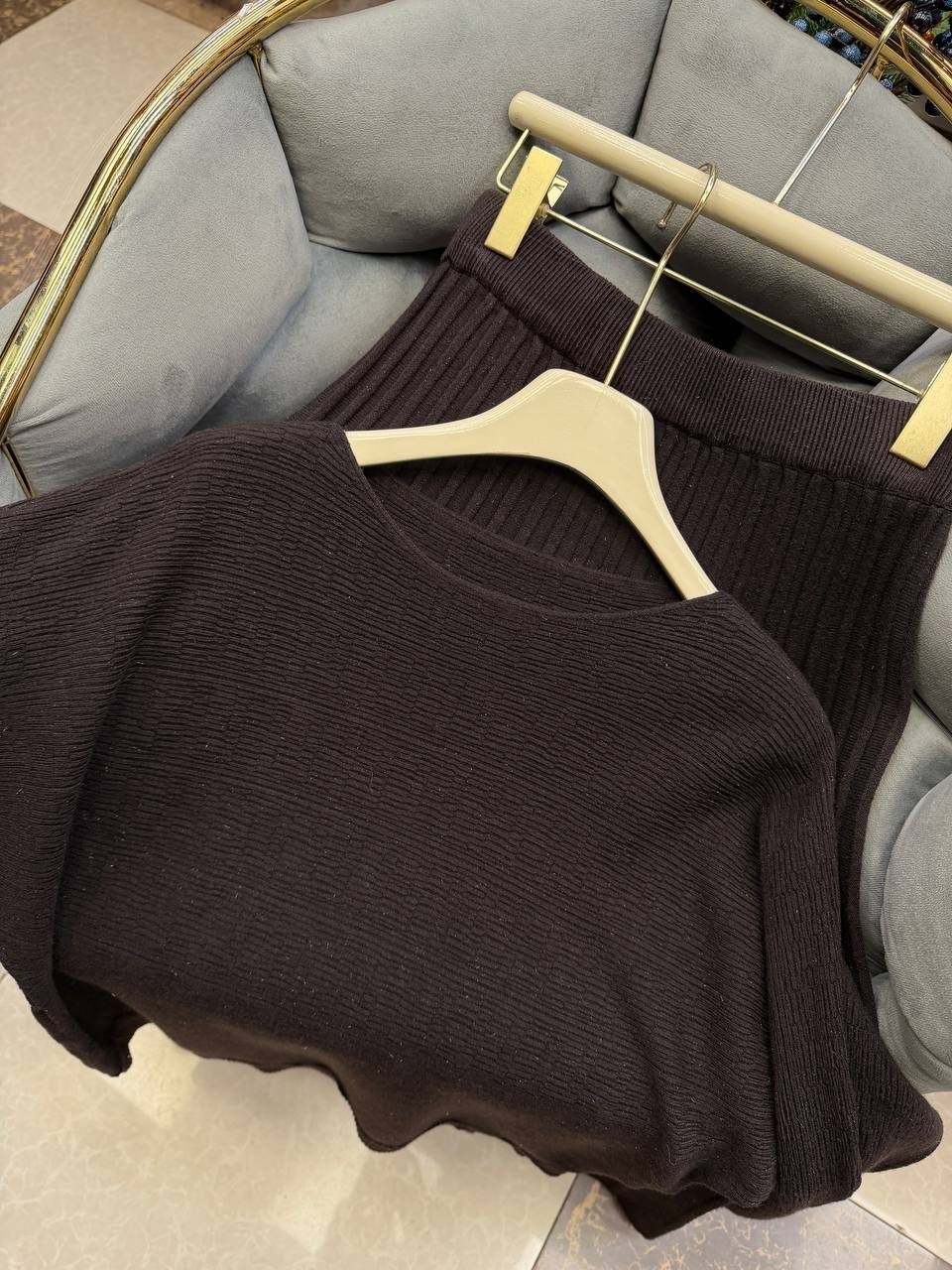 трикотажный костюм с плиссированной юбкой,вязаный костюм с юбкой,вязаный женский костюм свитер и юбка плиссе ys,трикотажный костюм,костюм женский вязаный свитер юбка плиссе