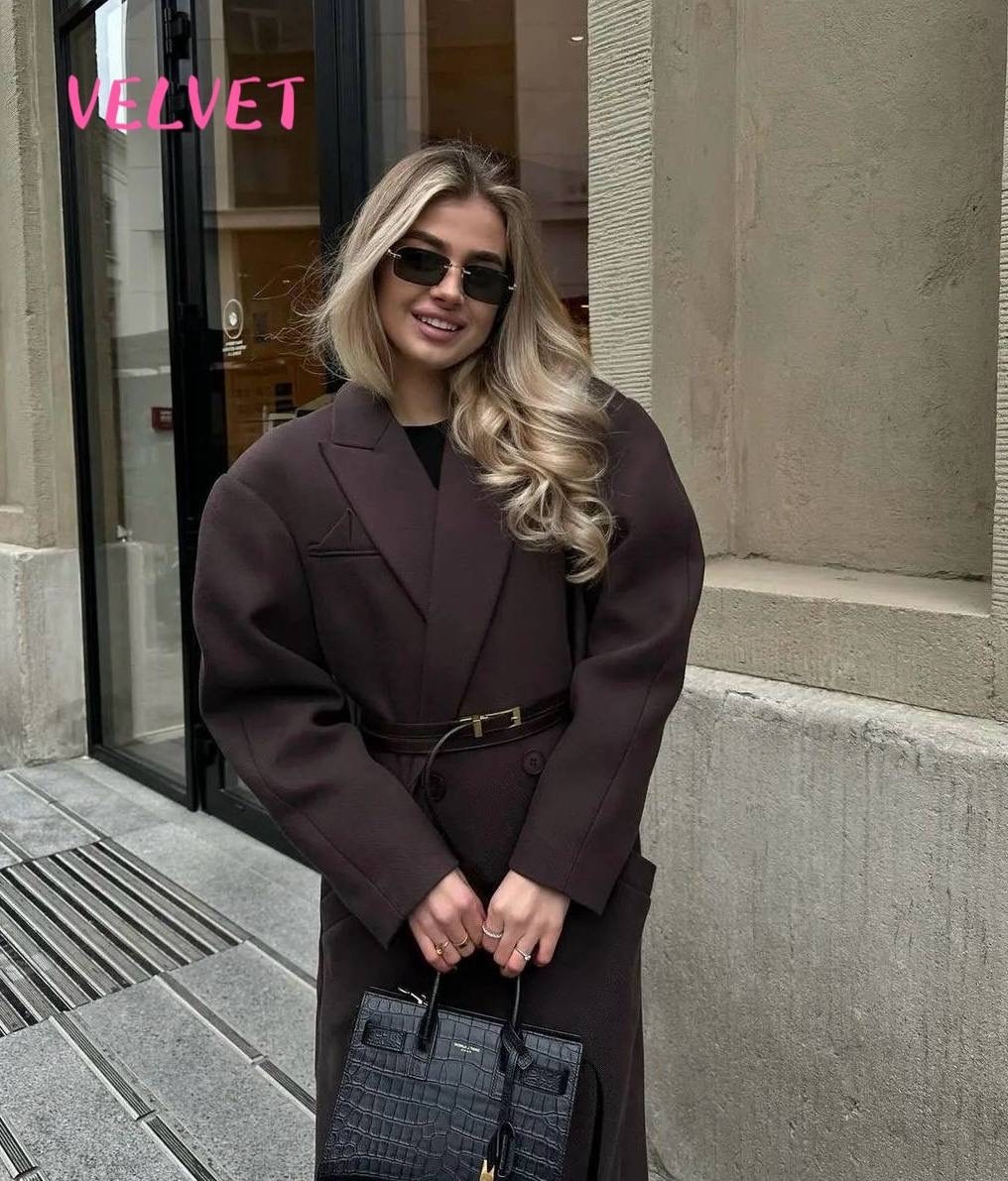 пальто,образ с коричневым пальто,длинные пальто,коричневое пальто,пальто тренд 2026 женское