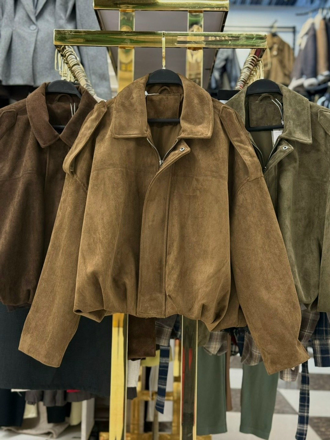 куртка из натуральной замши,куртка замшевая,трендовая модель куртки из натур замши,куртка замшевая женская,куртка бомбер