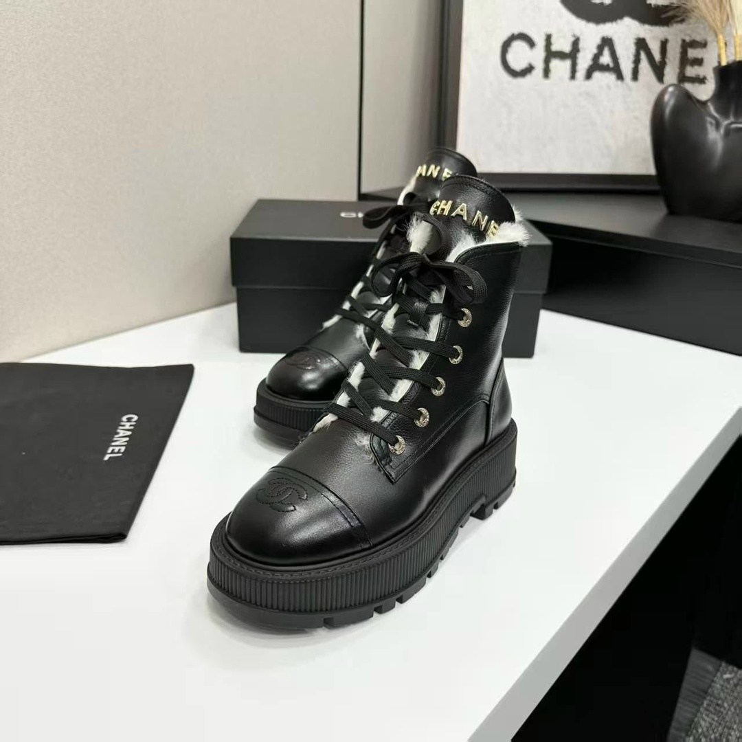ботинки женские chanel,ботинки chanel,зимние черные кожаные высокие ботинки chanel с мехом,шанель ботинки,