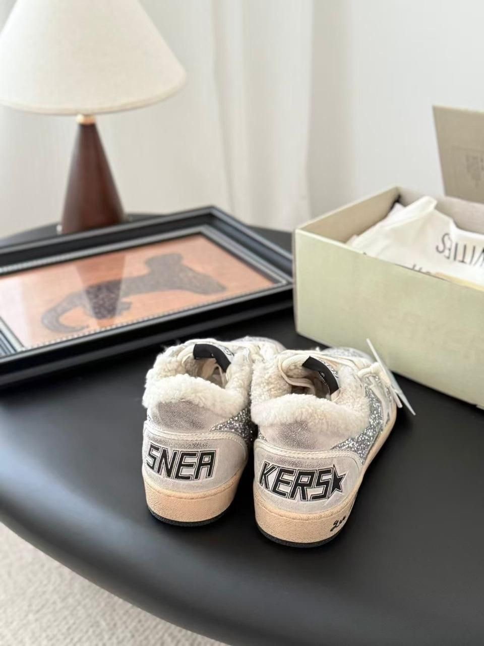 кеды зимние с натуральным мехом golden goose premium shoes,кеды женские golden goose a116527 зимние с мехом серебристые,golden goose кроссовки,женские кожаные кроссовки golden goose ball star premium