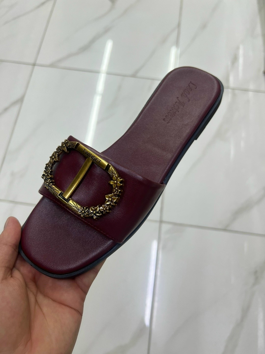 ,женские шлепанцы,модные шлепанцы,шлепки женские,сандалии женские