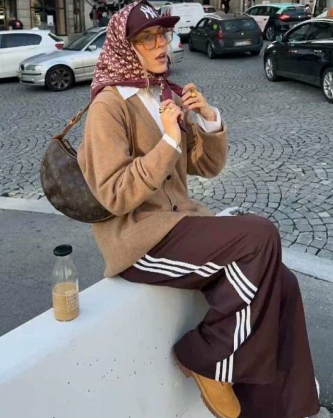 брюки спортивные,спортивные штаны,спортивные брюки adidas originals коричневый,женские спортивные брюки в полоску qweek y2k,брюки спортивные с полосками по бокам milamiss