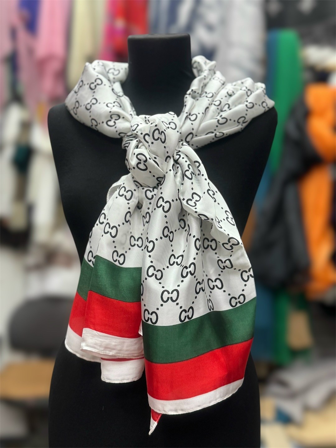 шарф гуччи женский,шарфы для женщин,платок гуччи,шелковый шарф,модные шарфы