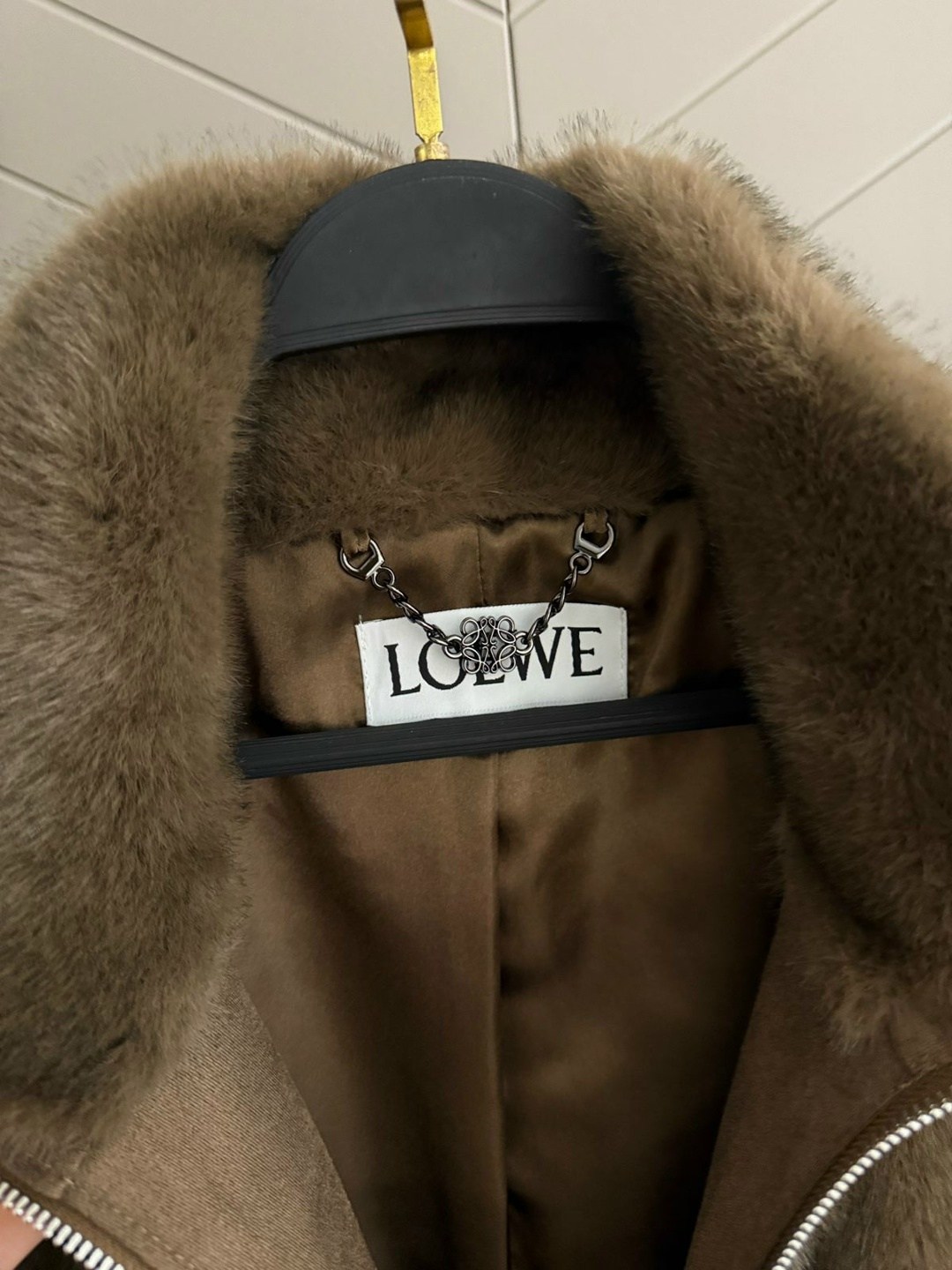 утепленный жилет женский дубленкин zhilwo3 коричневый 48 ru,жилет женский меховой с капюшоном из овчины керли,утепленный жилет женский дубленкин zhilwo2 коричневый 44 ru,жилет меховой,стильные куртки