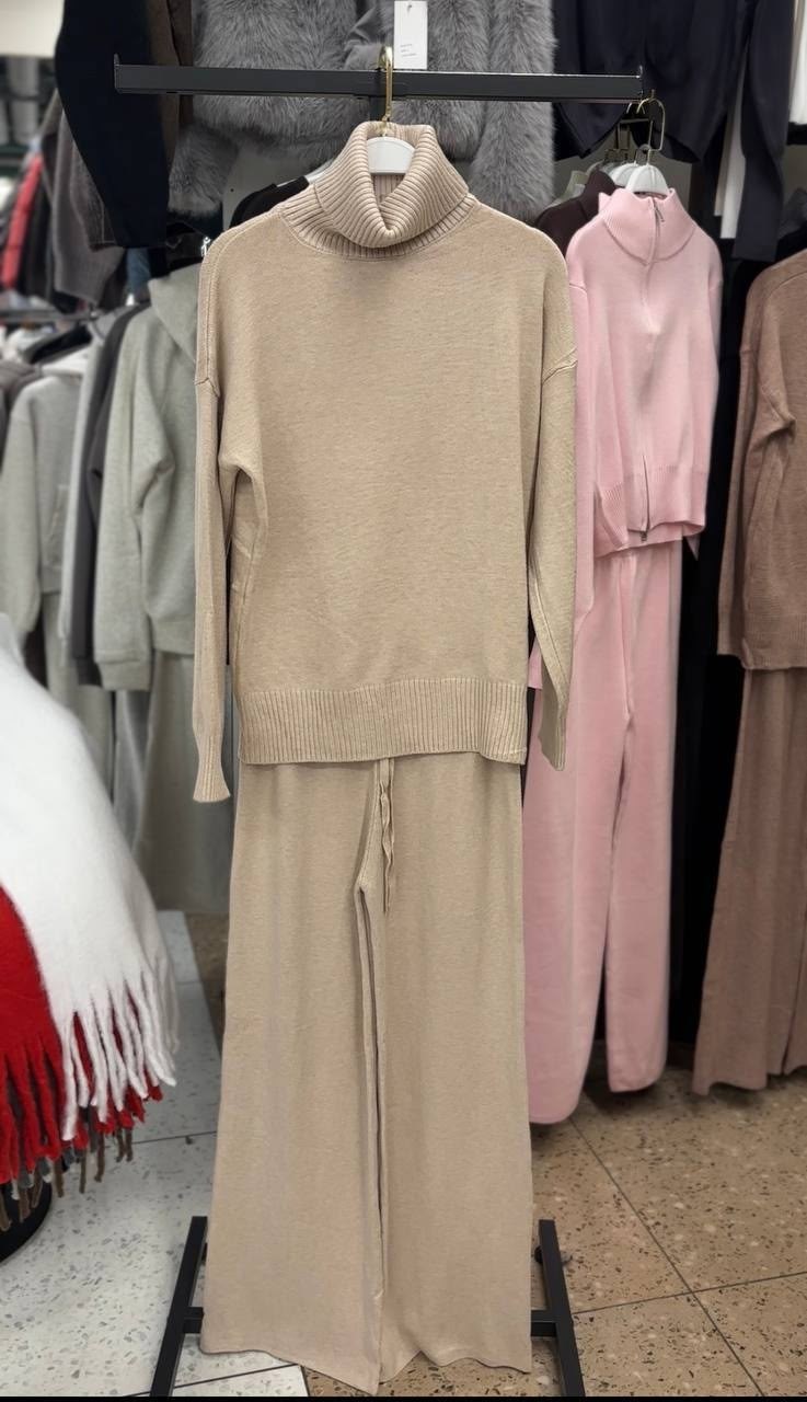 трикотажный женский костюм,трикотажный костюм,костюм женский кофта и штаны арт. 1549041,костюм женский: свитер и штаны (one size 42-48),женские костюмы